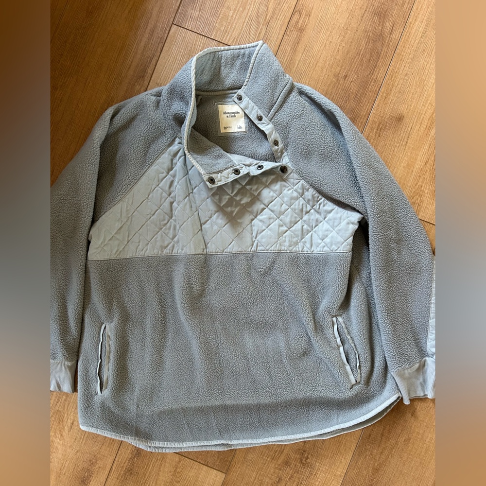 Abercrombie & Fitch Light Gray Fleece Pullover